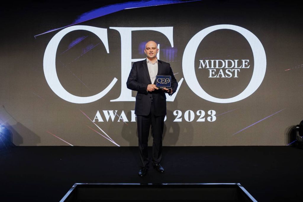 Innovazione a Dubai: Alex Reinhardt, CEO di Smart Blockchain, Trionfa ai CEO Middle East Awards 2023