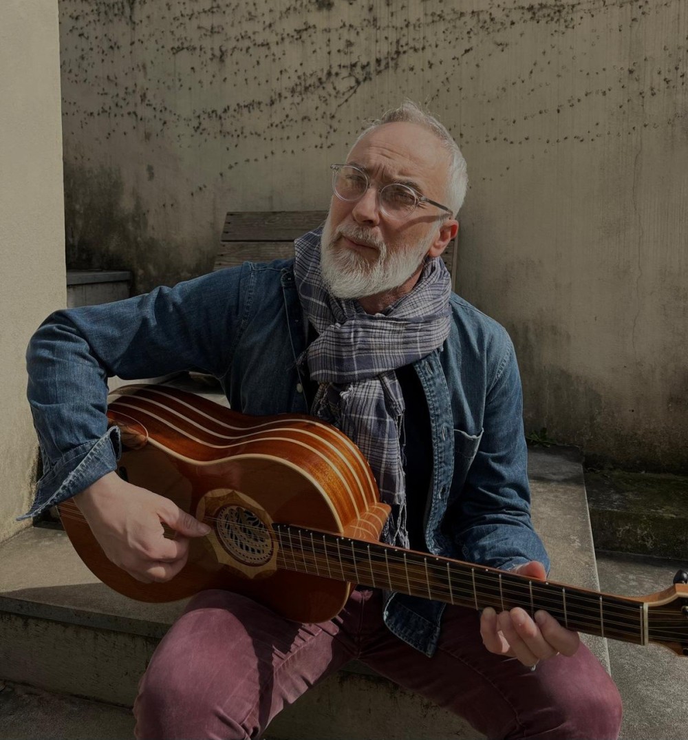 Stefano Nerozzi porta “Rayuela” su vinile: la chitarra battente incontra i classici della letteratura