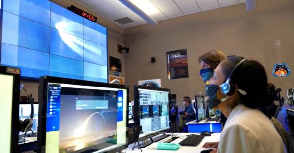 Il segretario Haaland assiste al lancio storico del satellite Landsat 9