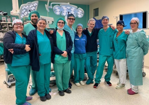 Impianto bionico ibrido con memoria interna: al Sa...