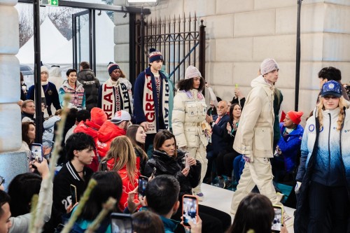 Milano – Sport e moda in passerella: la prima sfilata olimpica anticipa Milano Cortina 2026